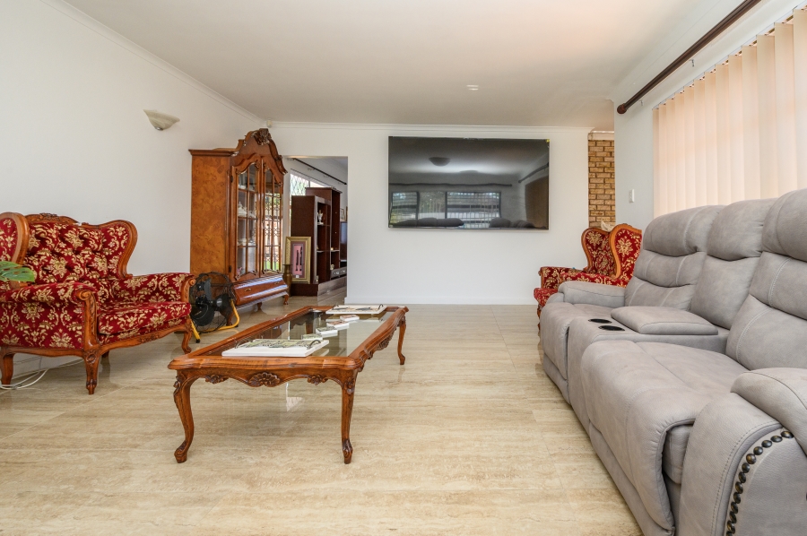 7 Bedroom Property for Sale in Summerstrand Eastern Cape